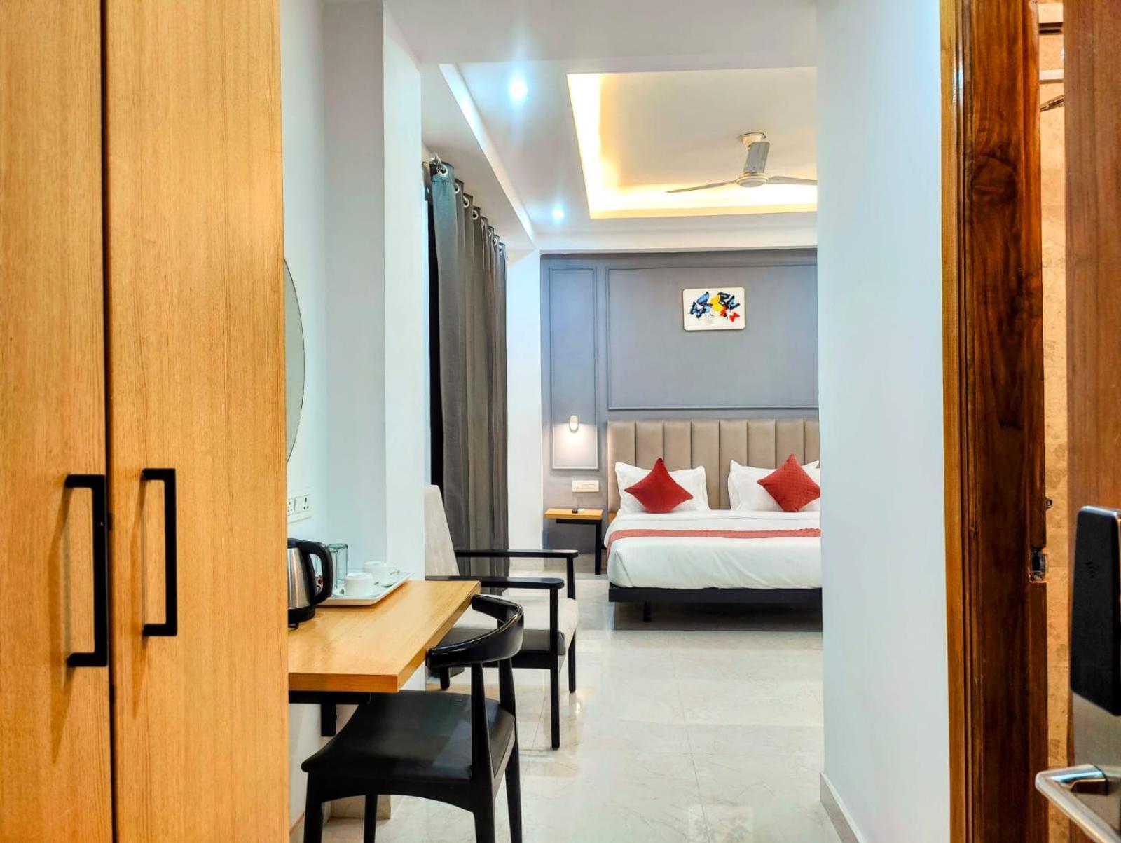 Hotel Mavens House Artemis Hospital Road Gurgaon Exterior foto