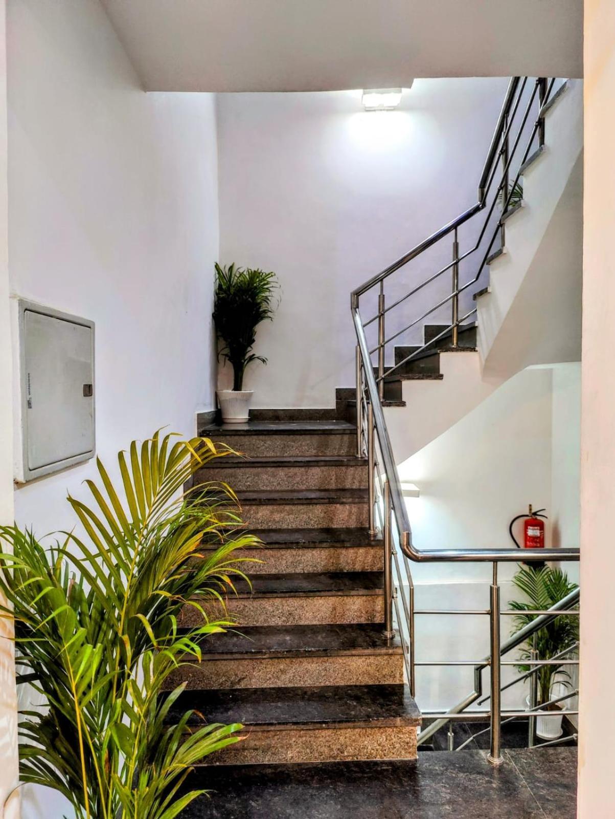 Hotel Mavens House Artemis Hospital Road Gurgaon Exterior foto