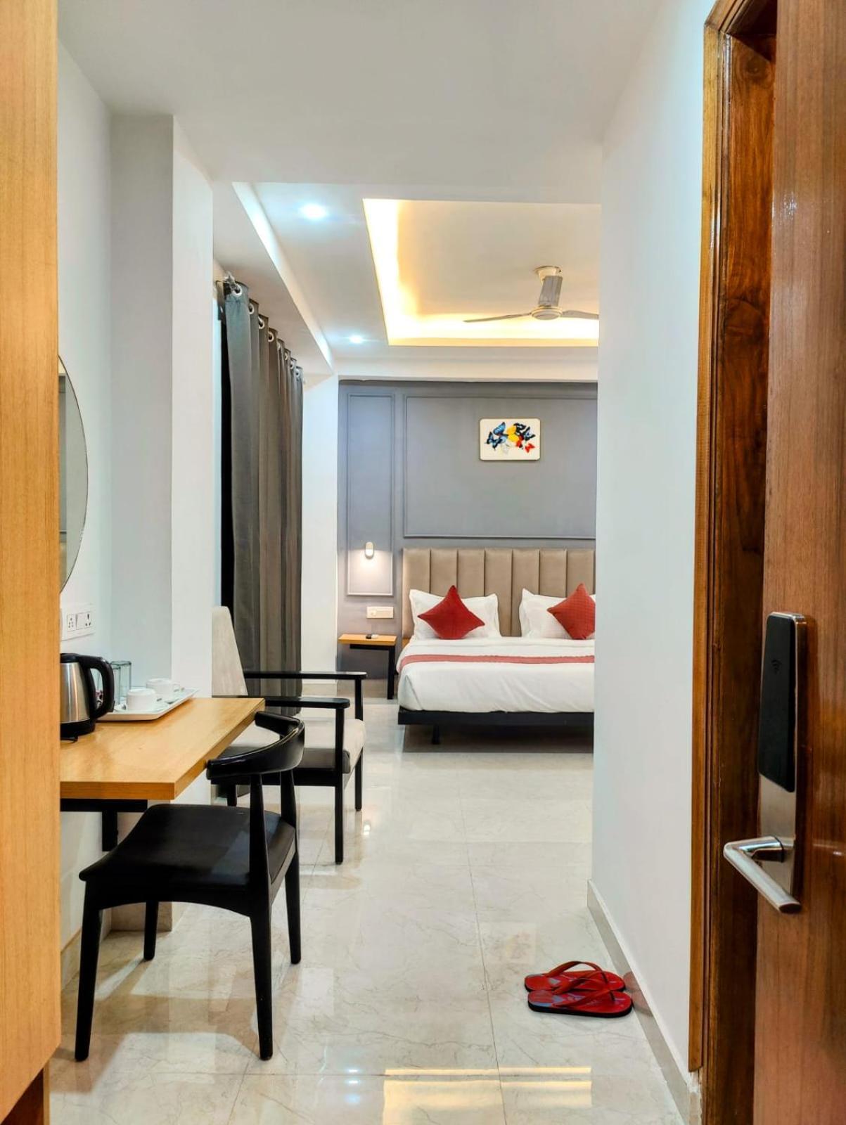 Hotel Mavens House Artemis Hospital Road Gurgaon Exterior foto
