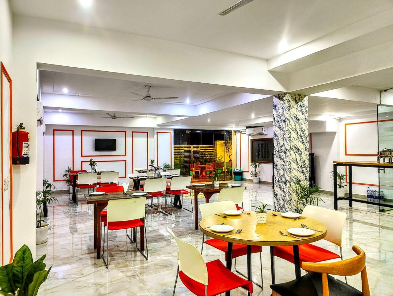Hotel Mavens House Artemis Hospital Road Gurgaon Exterior foto