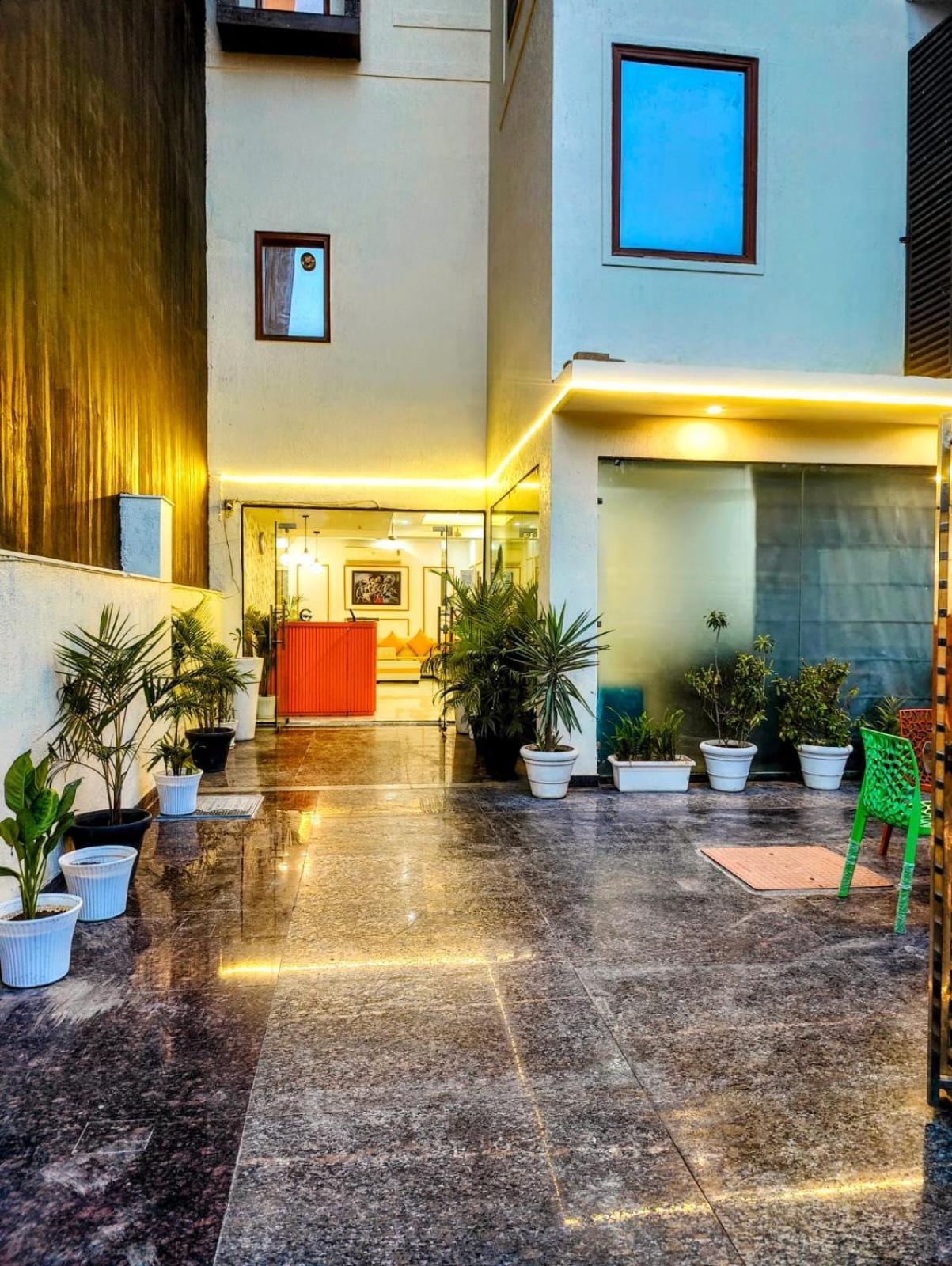Hotel Mavens House Artemis Hospital Road Gurgaon Exterior foto