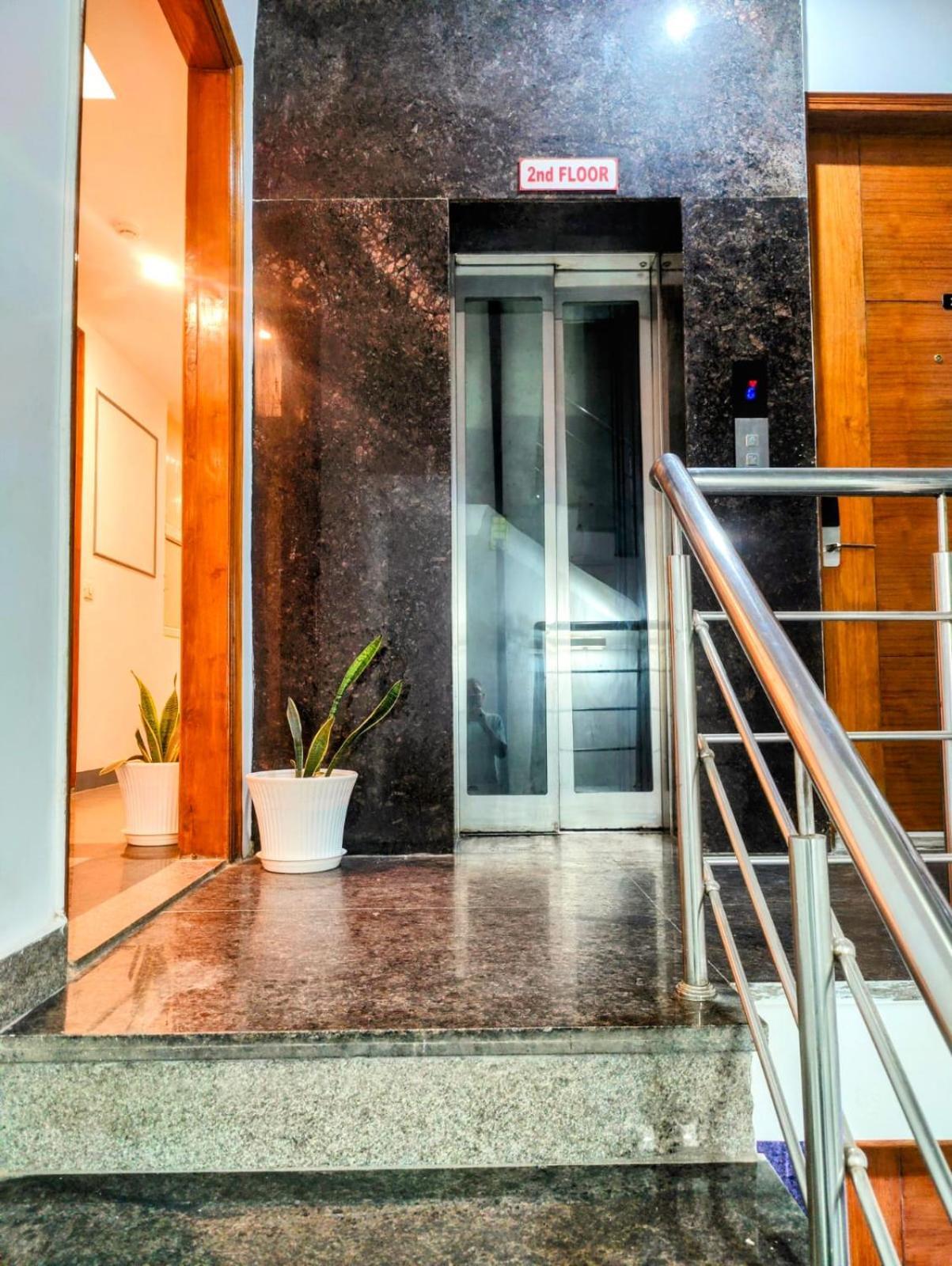 Hotel Mavens House Artemis Hospital Road Gurgaon Exterior foto