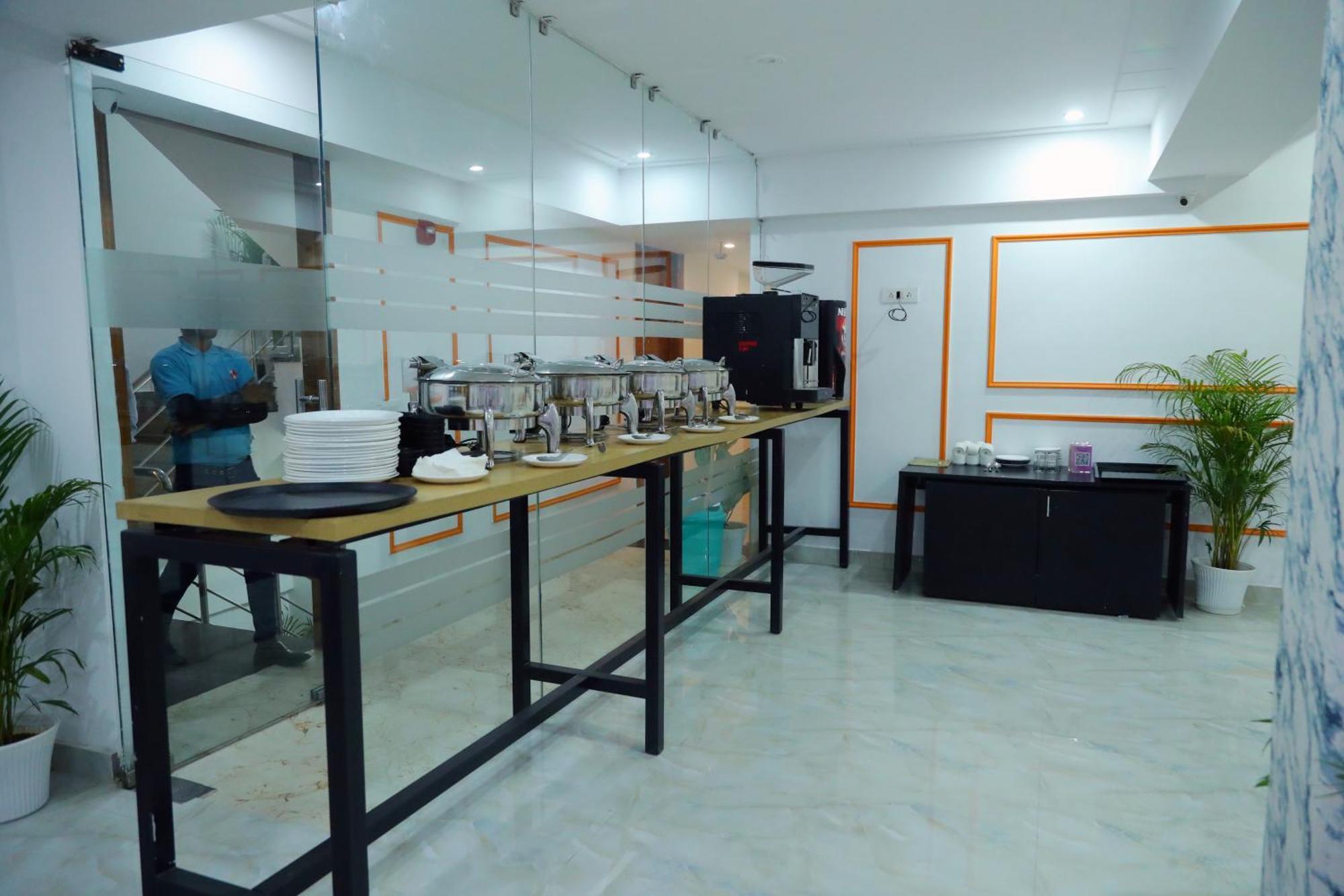 Hotel Mavens House Artemis Hospital Road Gurgaon Exterior foto