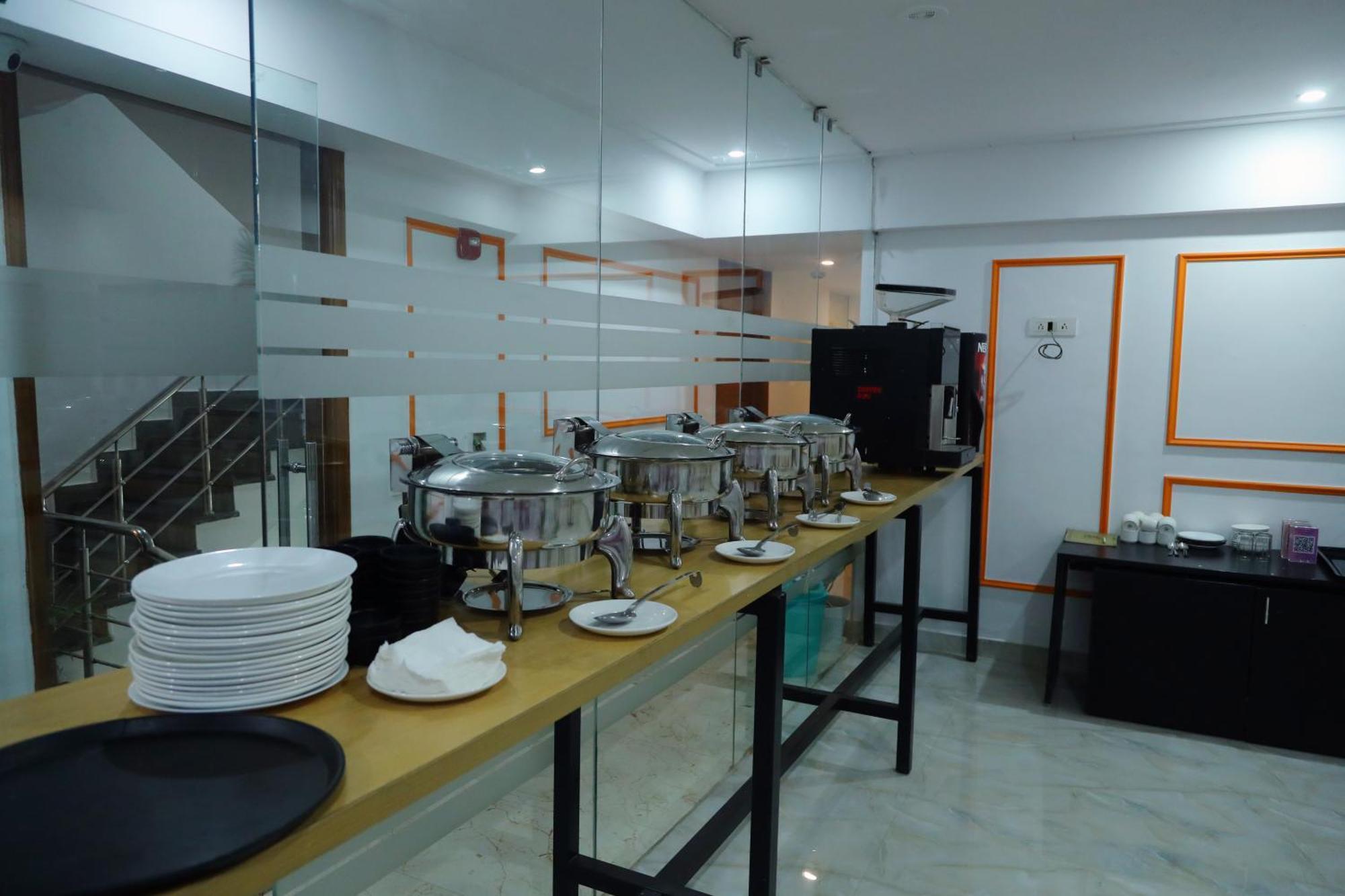 Hotel Mavens House Artemis Hospital Road Gurgaon Exterior foto