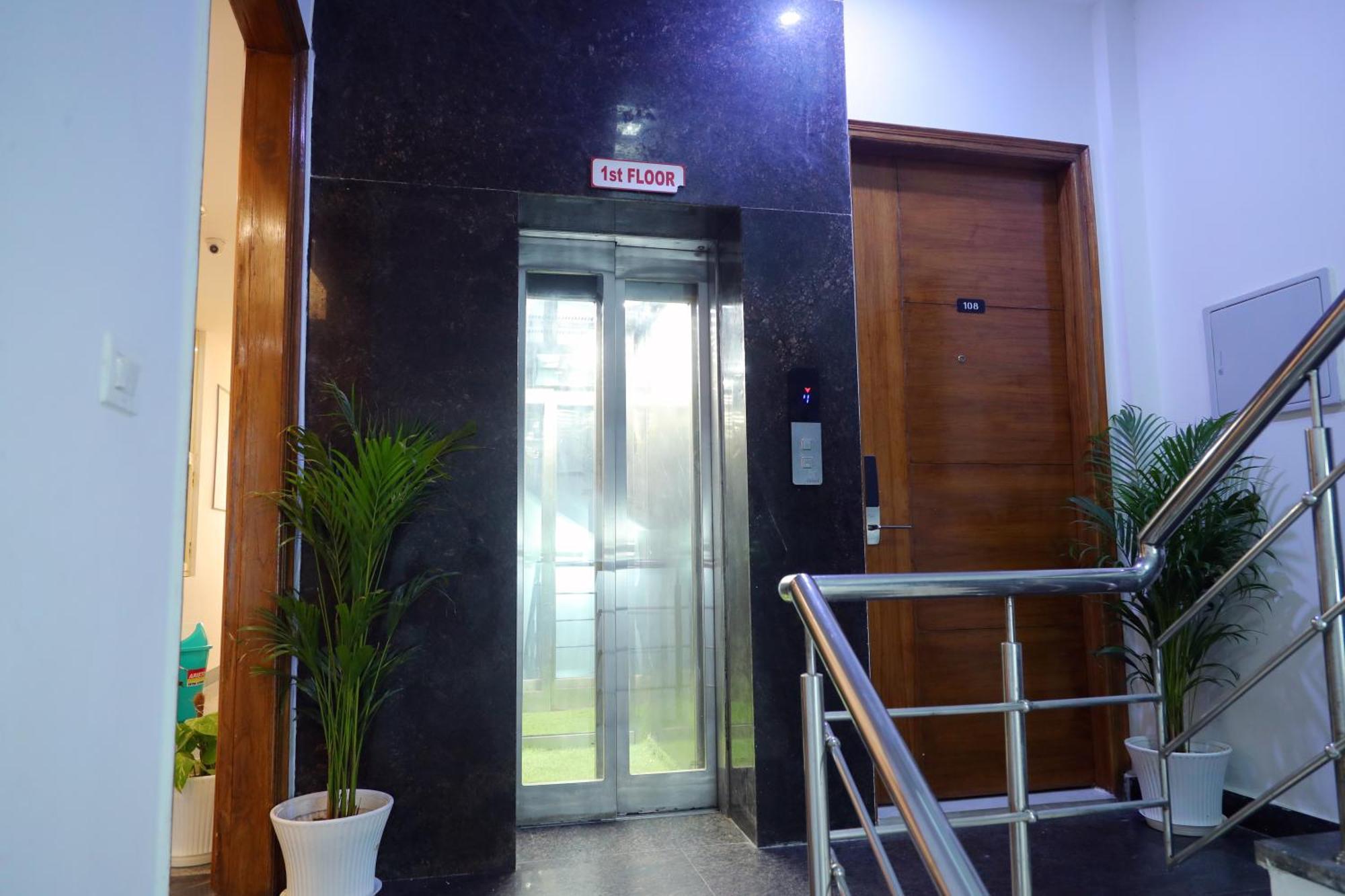 Hotel Mavens House Artemis Hospital Road Gurgaon Exterior foto